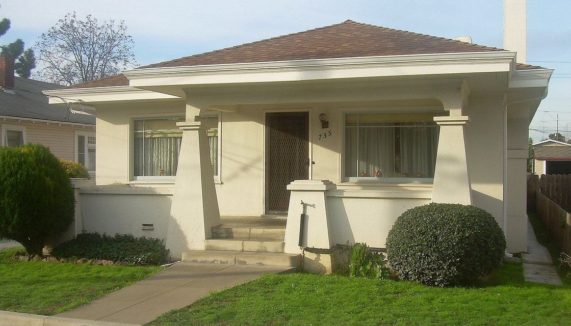 Local exterminator treating the exterior perimeter of a Hawthorne home